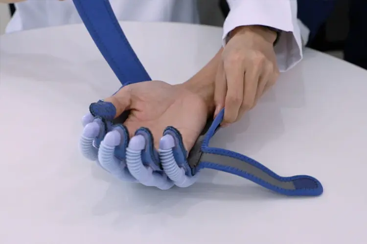 g1-hand-robotic-glove-1